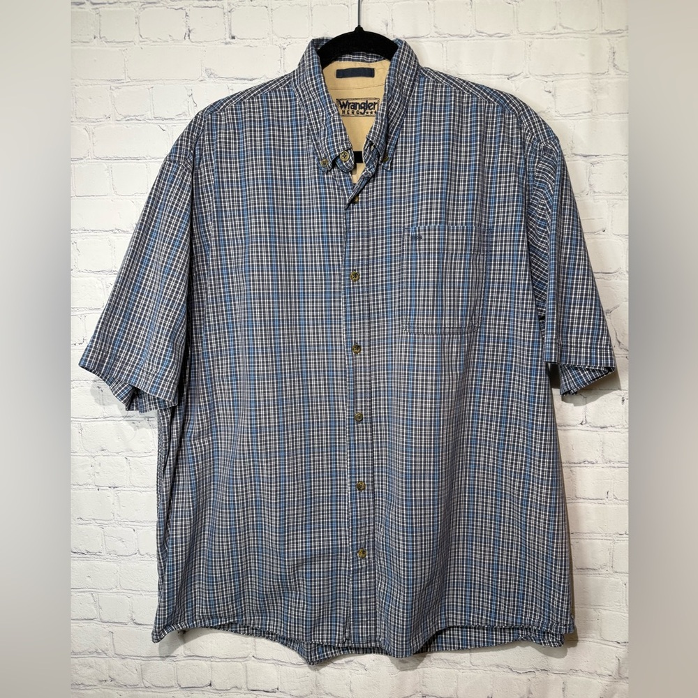 Wrangler HERO size XL blue plaid short sleeve button down